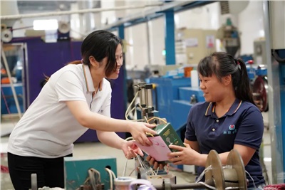 感恩母親 送愛到崗 | 湘聯(lián)電纜開展母親節(jié)關(guān)愛活動！