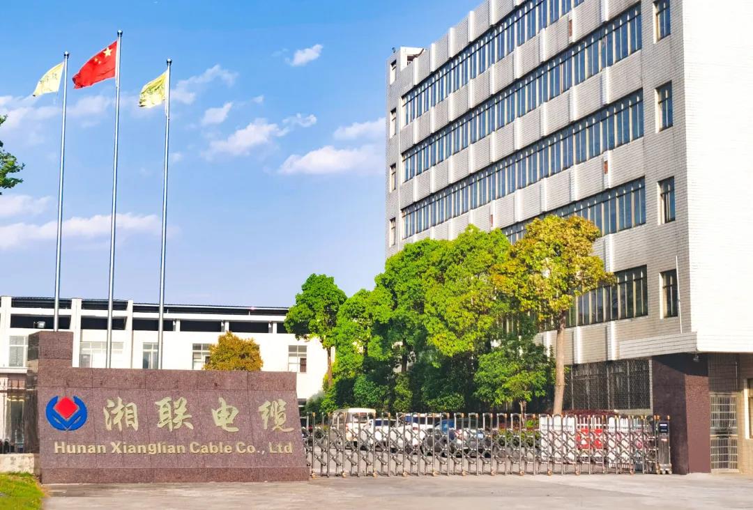 今日小雪，用一組湘聯(lián)小伙伴拍攝的美照來(lái)迎接廠區(qū)的冬天！